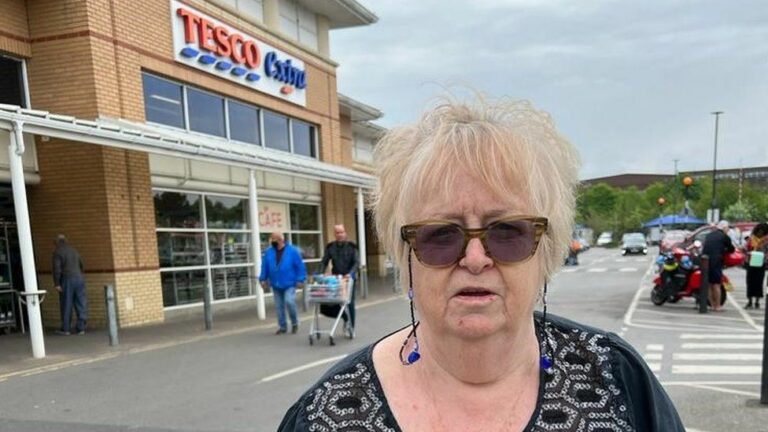 Tesco Shopper Tells Company: “Stop Replacing People With Machines!”
