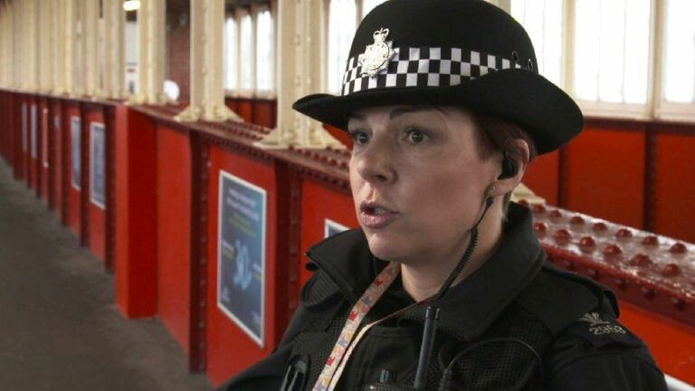 Police Officer Says She Has Been Forced To Use Food Banks